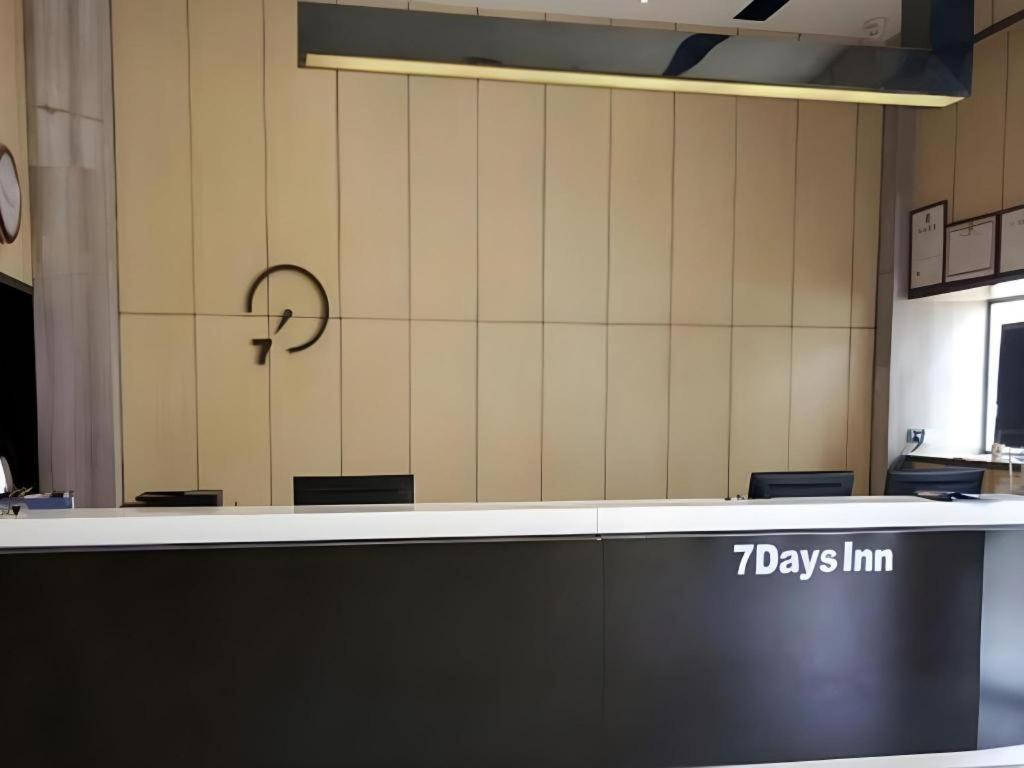 7 Days Inn Luzhou Commercial Pedestrian Street Center Bagian luar foto