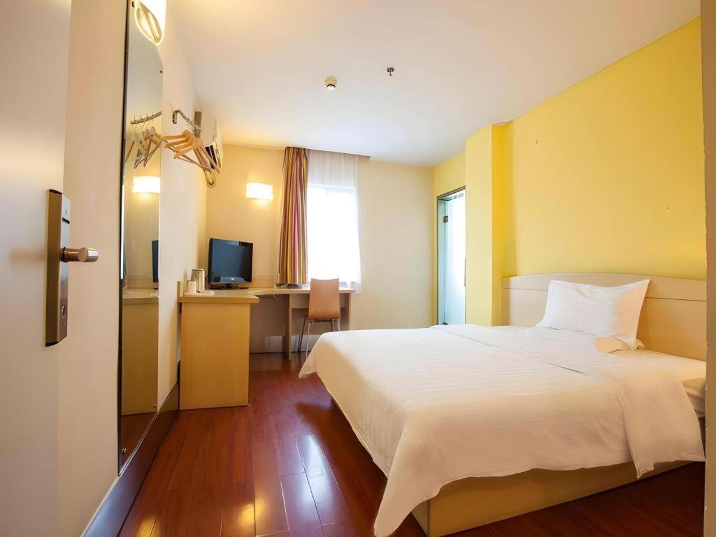 7 Days Inn Luzhou Commercial Pedestrian Street Center Bagian luar foto