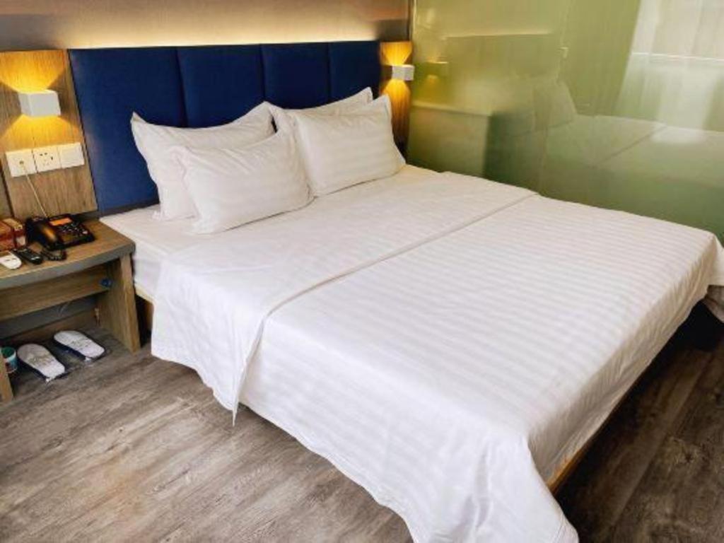 7 Days Inn Luzhou Commercial Pedestrian Street Center Bagian luar foto