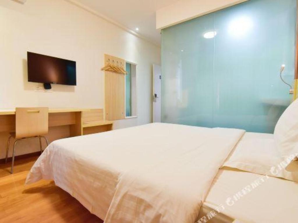7 Days Inn Luzhou Commercial Pedestrian Street Center Bagian luar foto