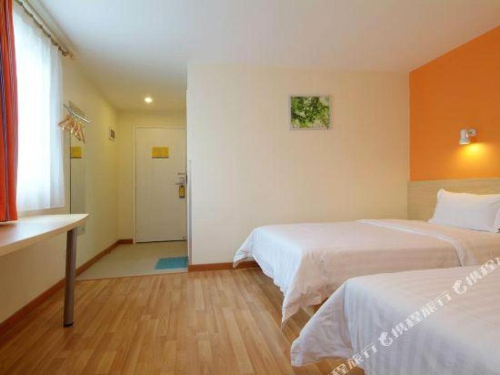 7 Days Inn Luzhou Commercial Pedestrian Street Center Bagian luar foto