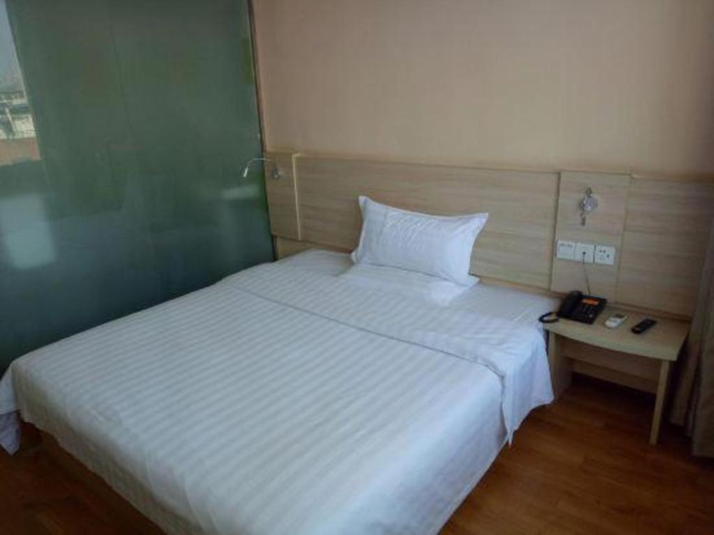 7 Days Inn Luzhou Commercial Pedestrian Street Center Bagian luar foto