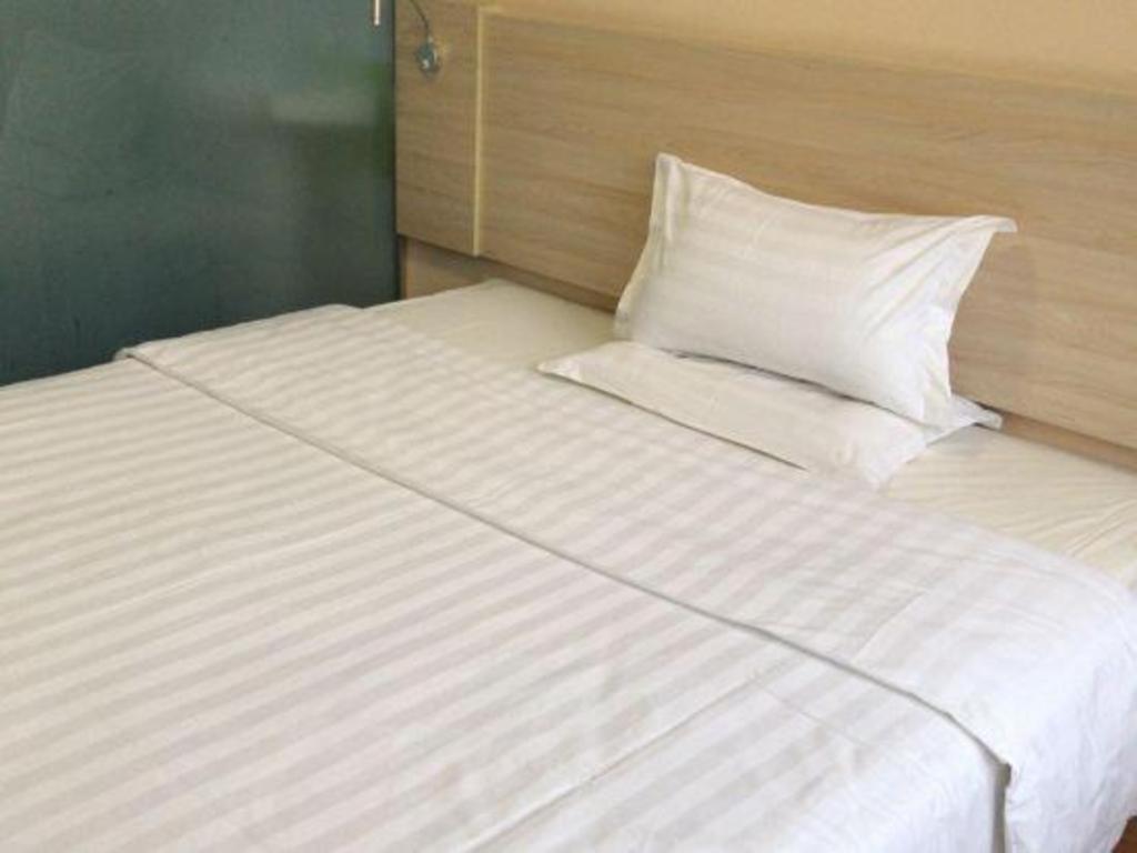 7 Days Inn Luzhou Commercial Pedestrian Street Center Bagian luar foto