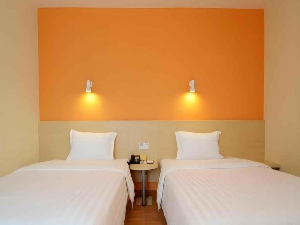 7 Days Inn Luzhou Commercial Pedestrian Street Center Bagian luar foto