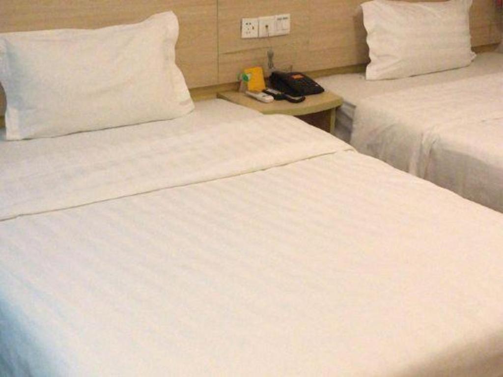 7 Days Inn Luzhou Commercial Pedestrian Street Center Bagian luar foto