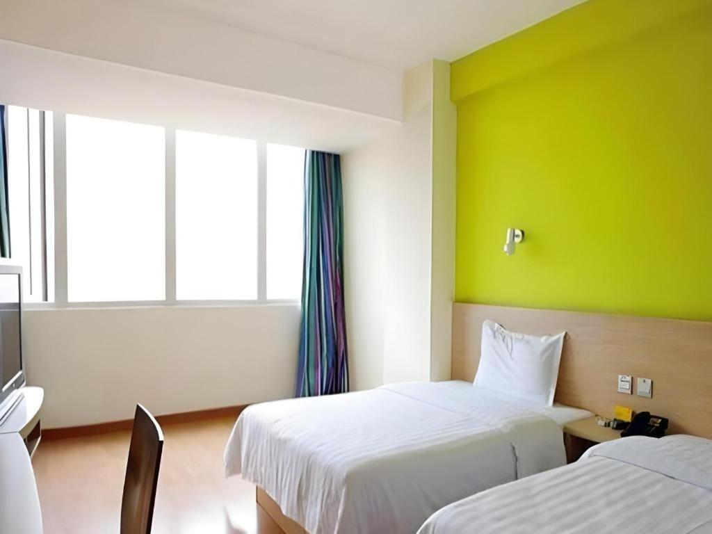 7 Days Inn Luzhou Commercial Pedestrian Street Center Bagian luar foto