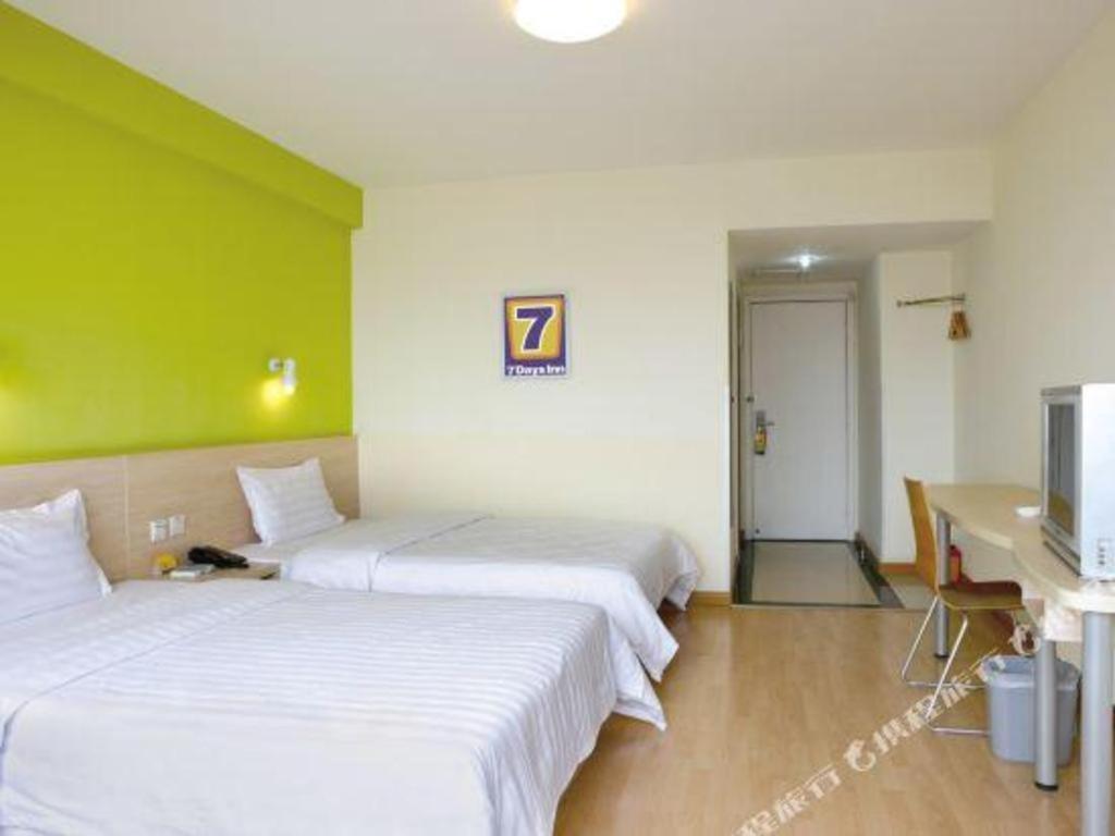 7 Days Inn Luzhou Commercial Pedestrian Street Center Bagian luar foto