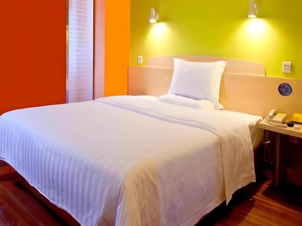 7 Days Inn Luzhou Commercial Pedestrian Street Center Bagian luar foto
