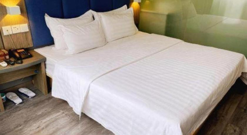 7 Days Inn Luzhou Commercial Pedestrian Street Center Bagian luar foto