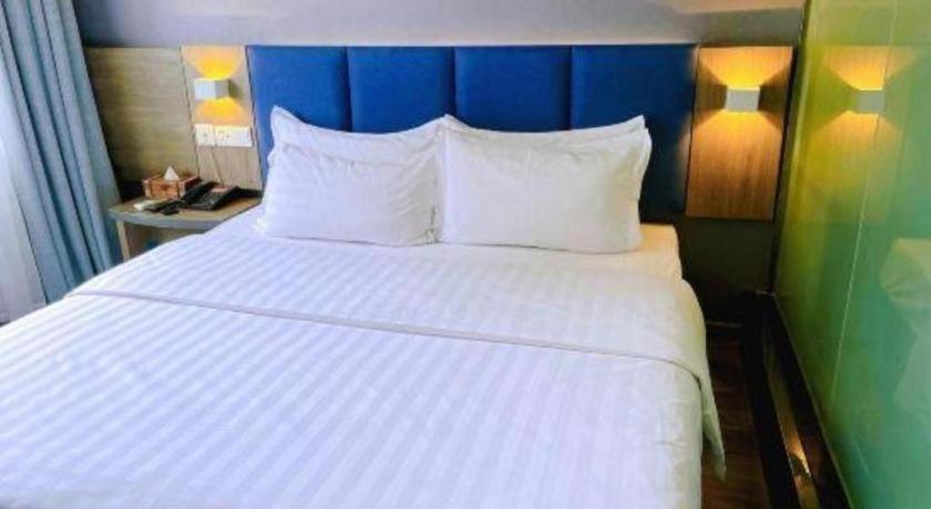 7 Days Inn Luzhou Commercial Pedestrian Street Center Bagian luar foto