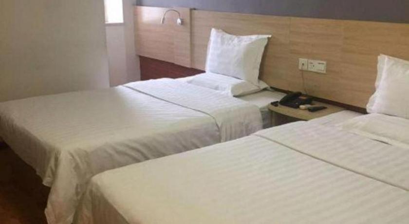 7 Days Inn Luzhou Commercial Pedestrian Street Center Bagian luar foto