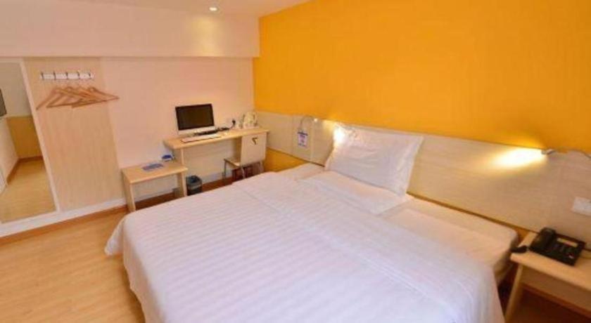 7 Days Inn Luzhou Commercial Pedestrian Street Center Bagian luar foto